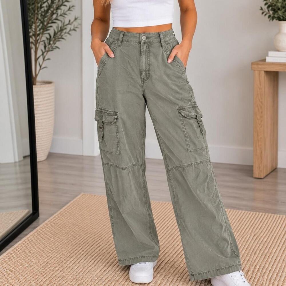American Eagle olive green cargo pants, size 6